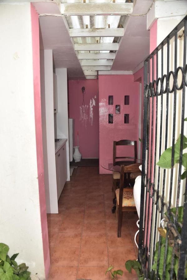 Barbican Cozy Flat At Dillsbury Kingston Exterior photo