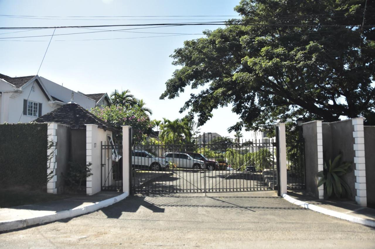 Barbican Cozy Flat At Dillsbury Kingston Exterior photo
